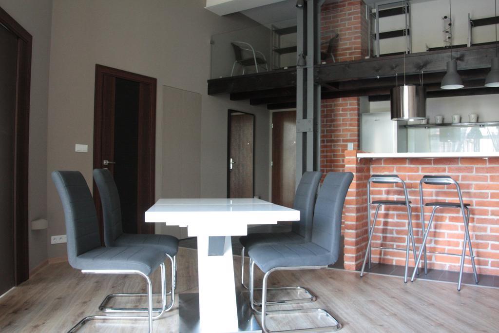 דירות לודז' Loft Niezapominajka W Tobaco Park חדר תמונה